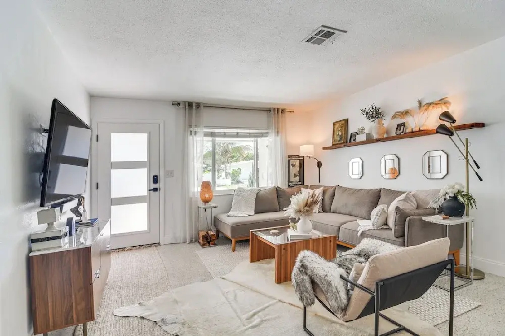 Redington Beach Coastal Retreat - Walk to Beach!