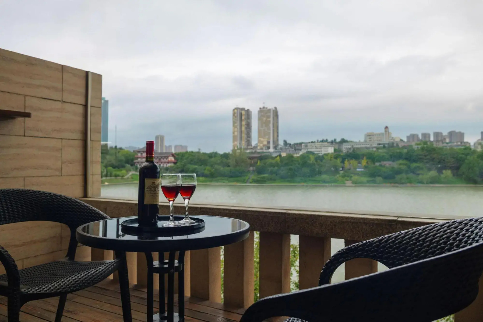 Neijiang Riverside Garden Hotel