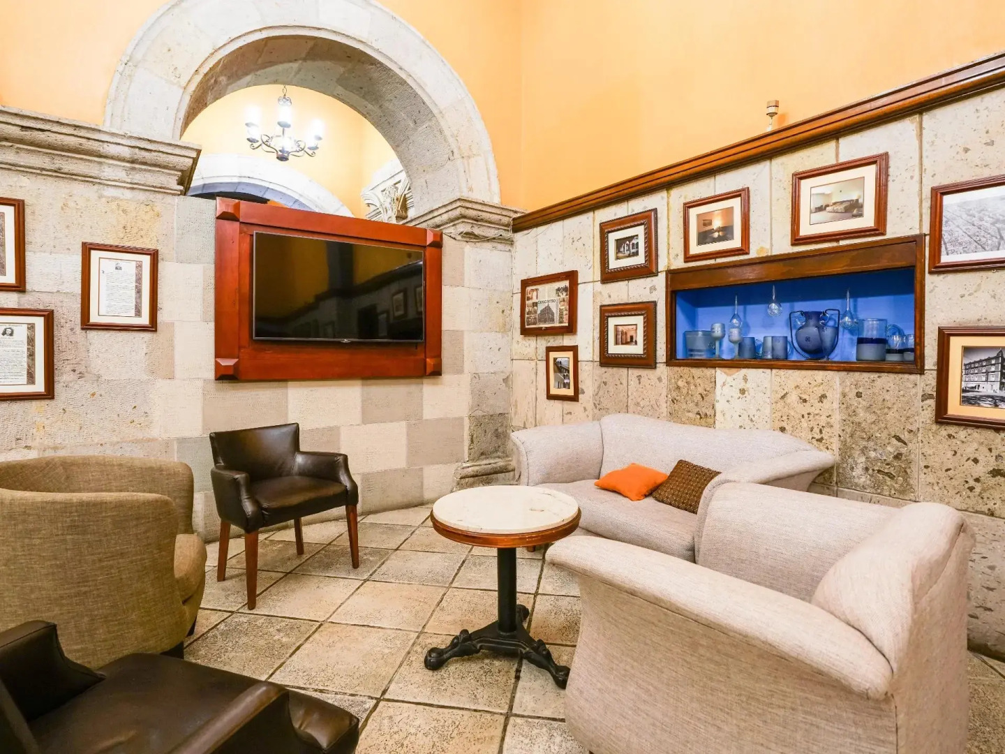 Hotel Morales Historical & Colonial Downtown Core