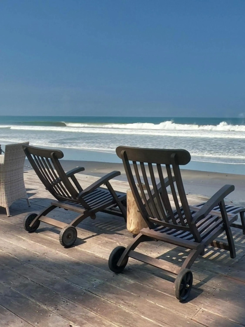 Beachfront Villa Nixie and the Sea