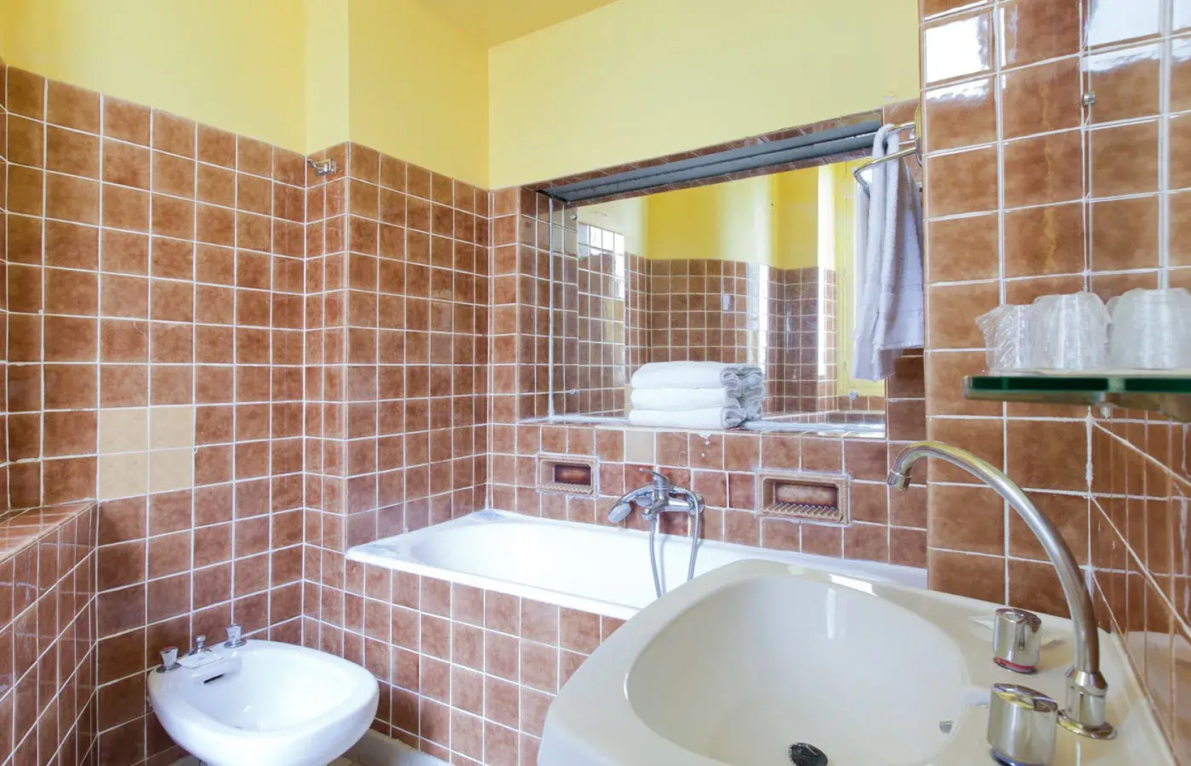 Hoy Paris - Home of YOGA