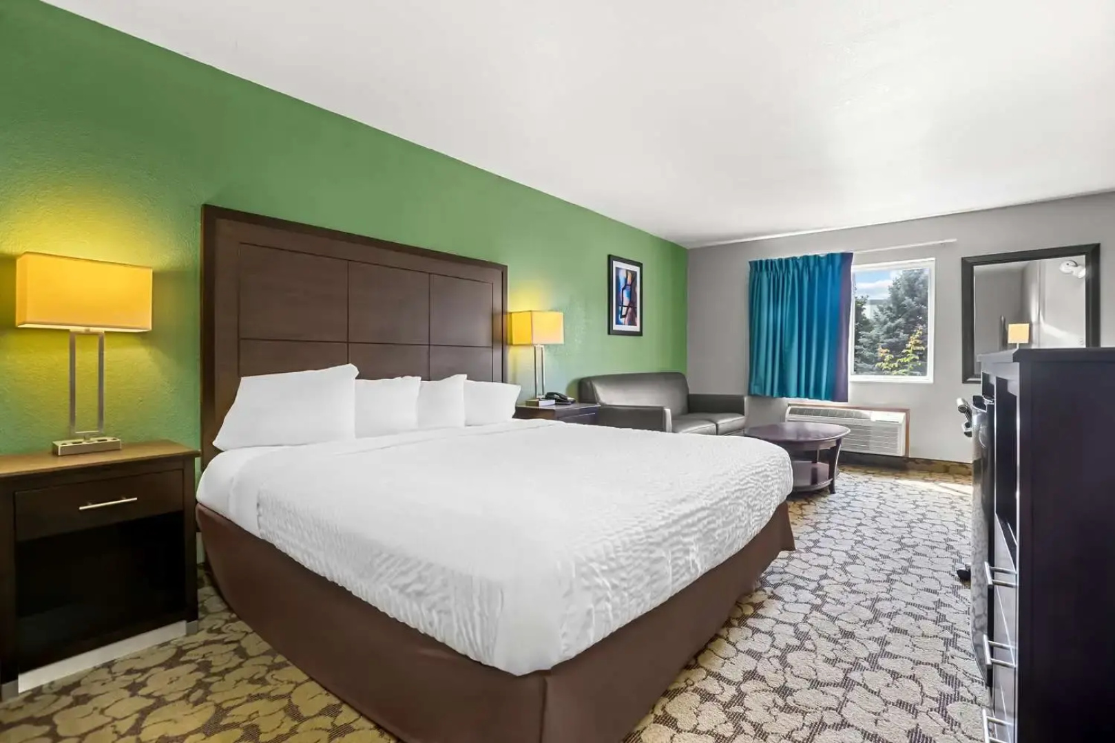 SureStay Plus Hotel by Best Western Bettendorf