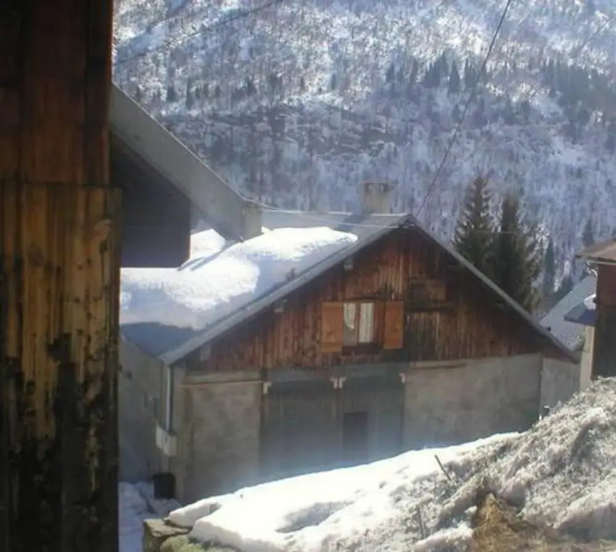 Chalet With 3 Bedrooms in La Léchère, With Wonderful Mountain View and Furnished Garden