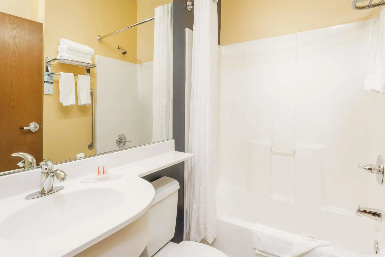 Microtel Inn & Suites