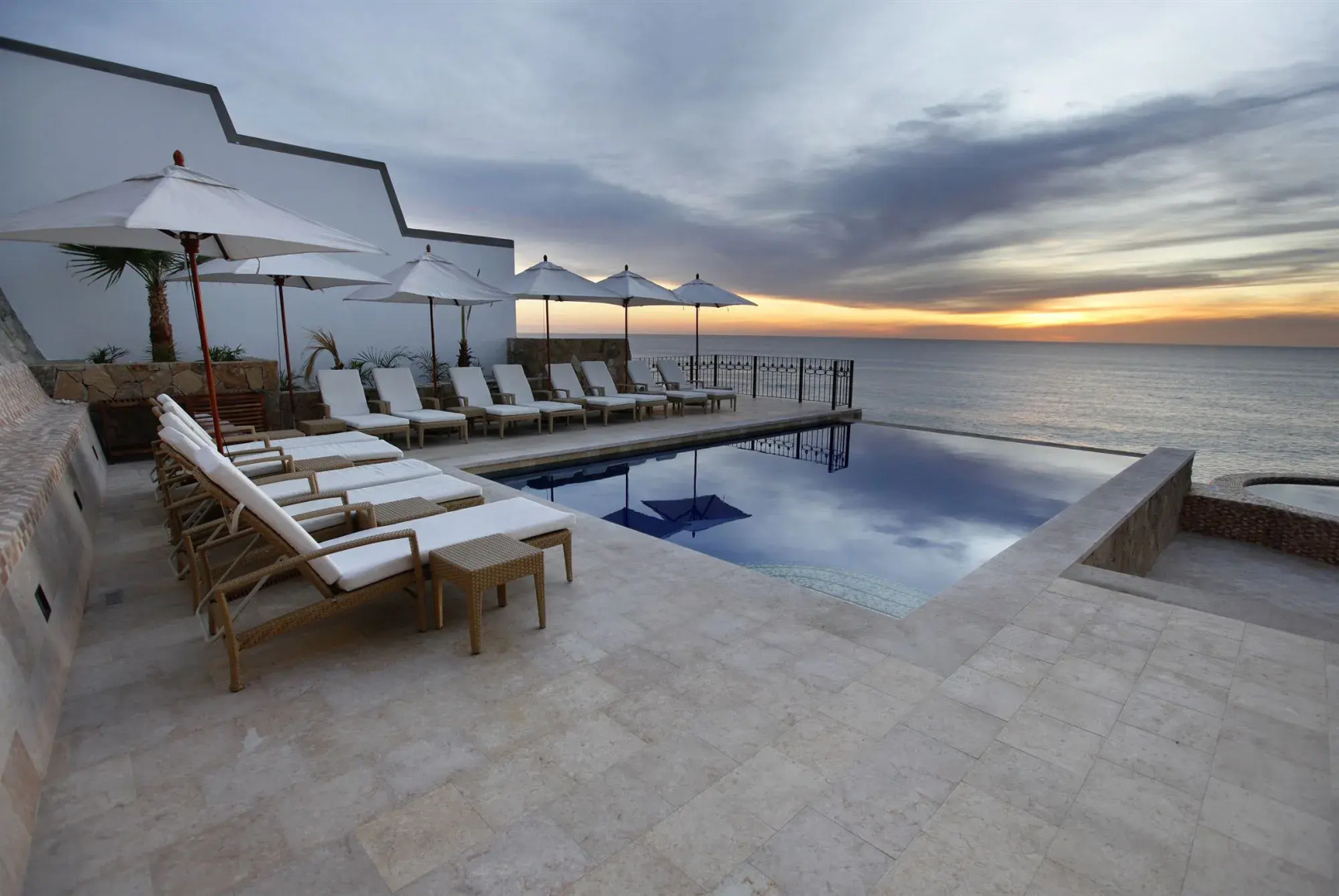 Cabo Surf Hotel & Spa