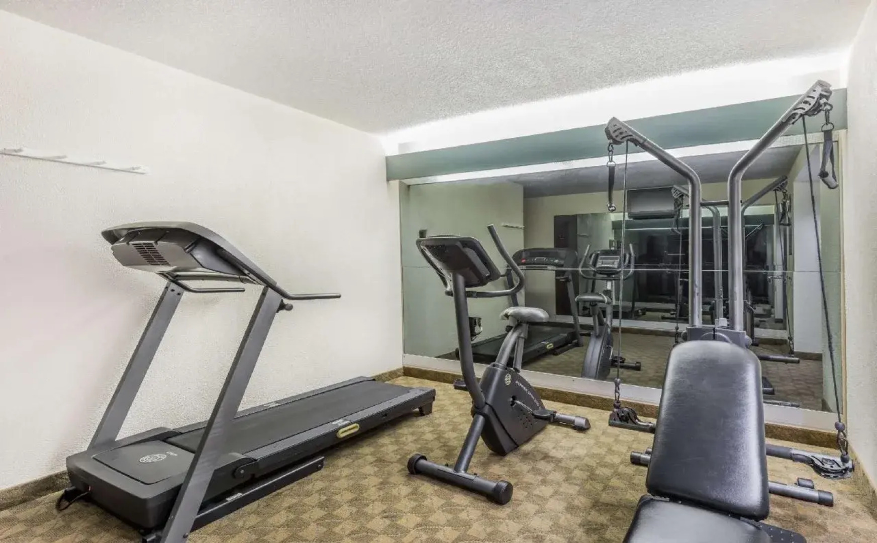 Days Inn & Suites by Wyndham Boardman