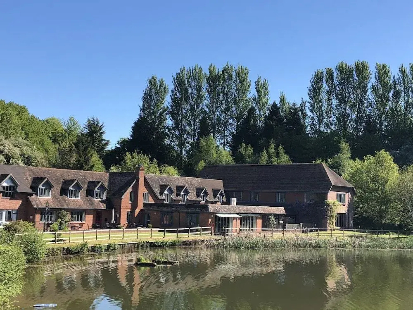 Cadmore Lakeside Hotel