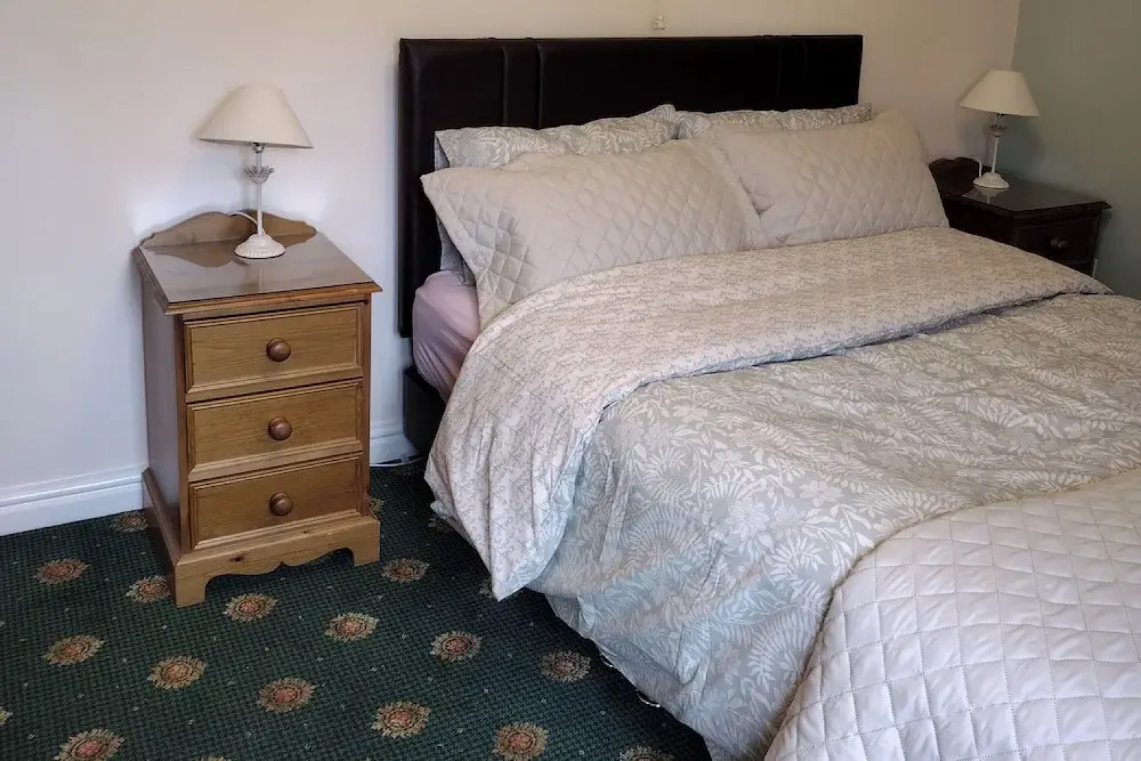 Tranquil Farlow Retreat, Sleeps 4 With Parking