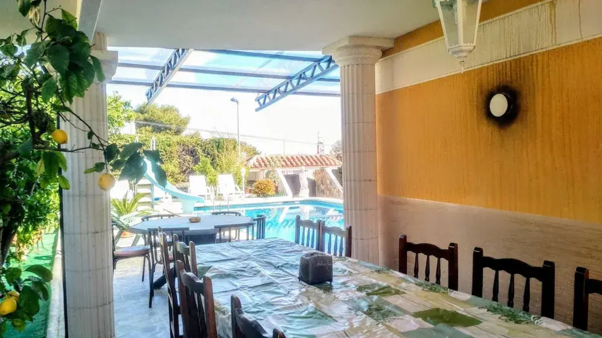 Casa con gran piscina privada