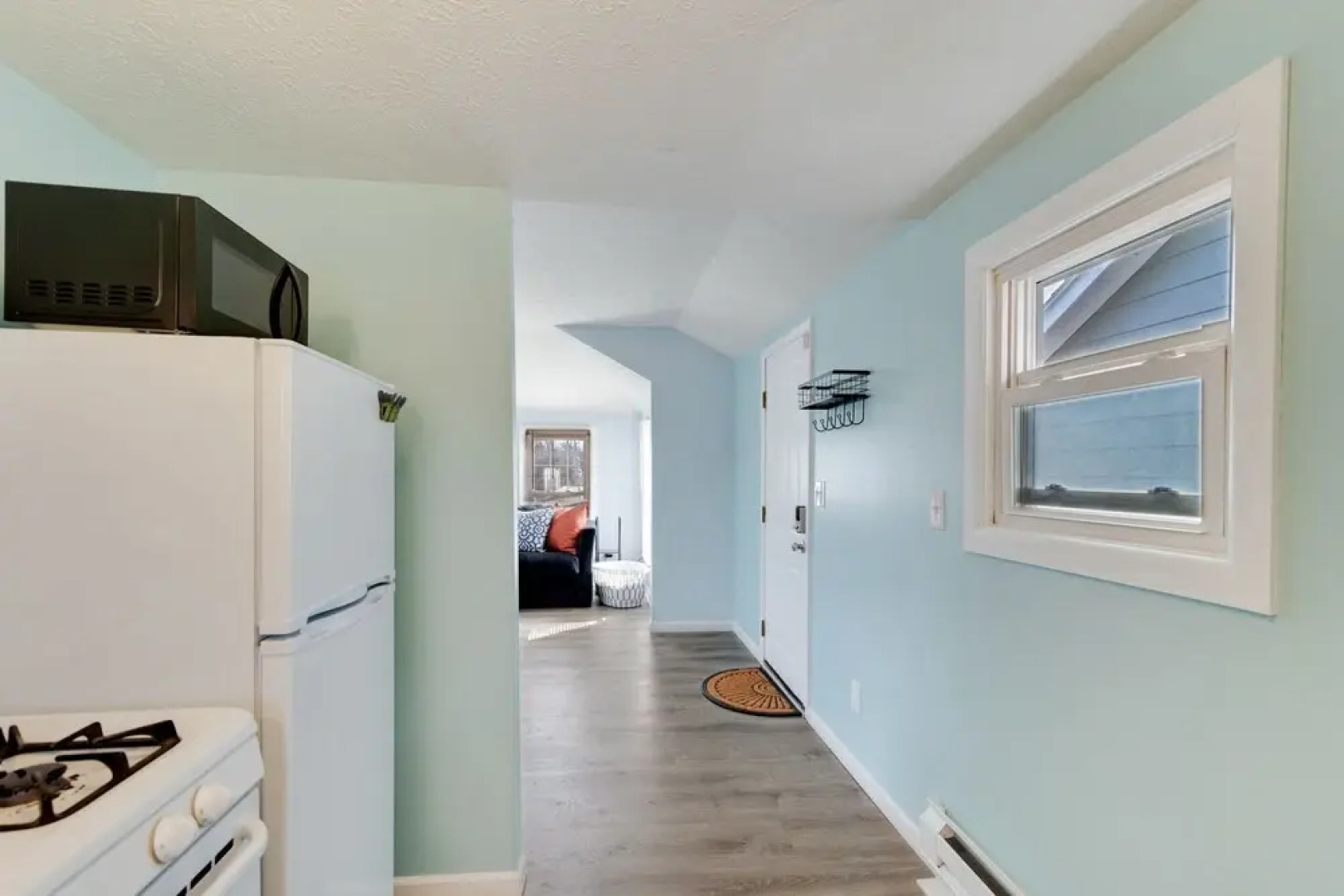 Niagara Rd Cottage In Perfect Location To Visit Lake Erie Or Cleveland 1 Bedroom Home by Redawning