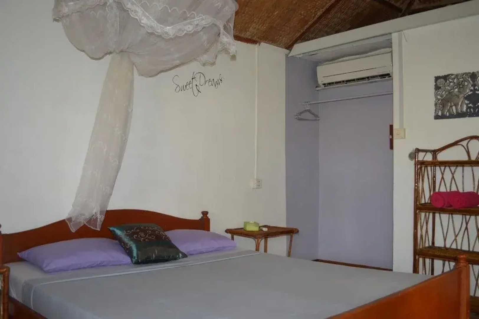 Laluna Bungalows & Restaurant