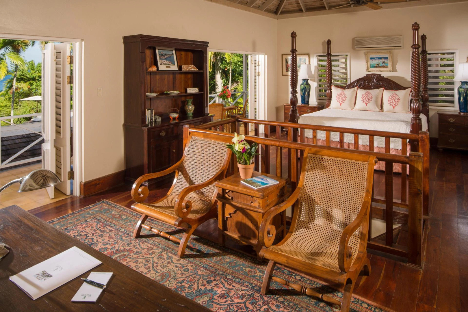 Round Hill Hotel And Villas