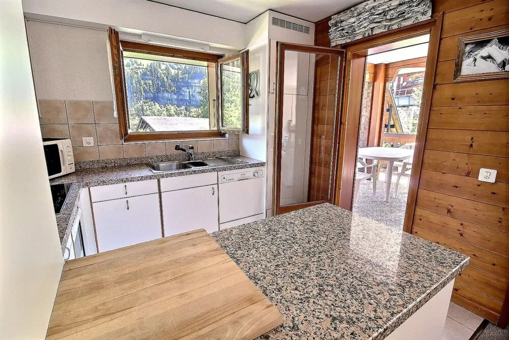 35 Rooms Apartment at 300m From the Cableway