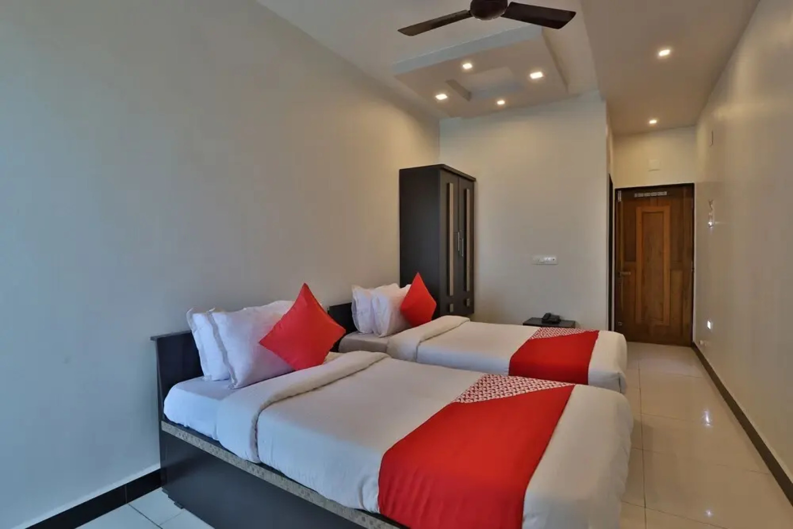 OYO 30559 Center Point