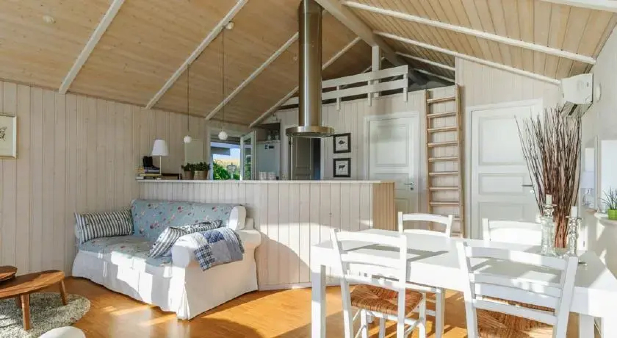 Stenene 101 Holiday House