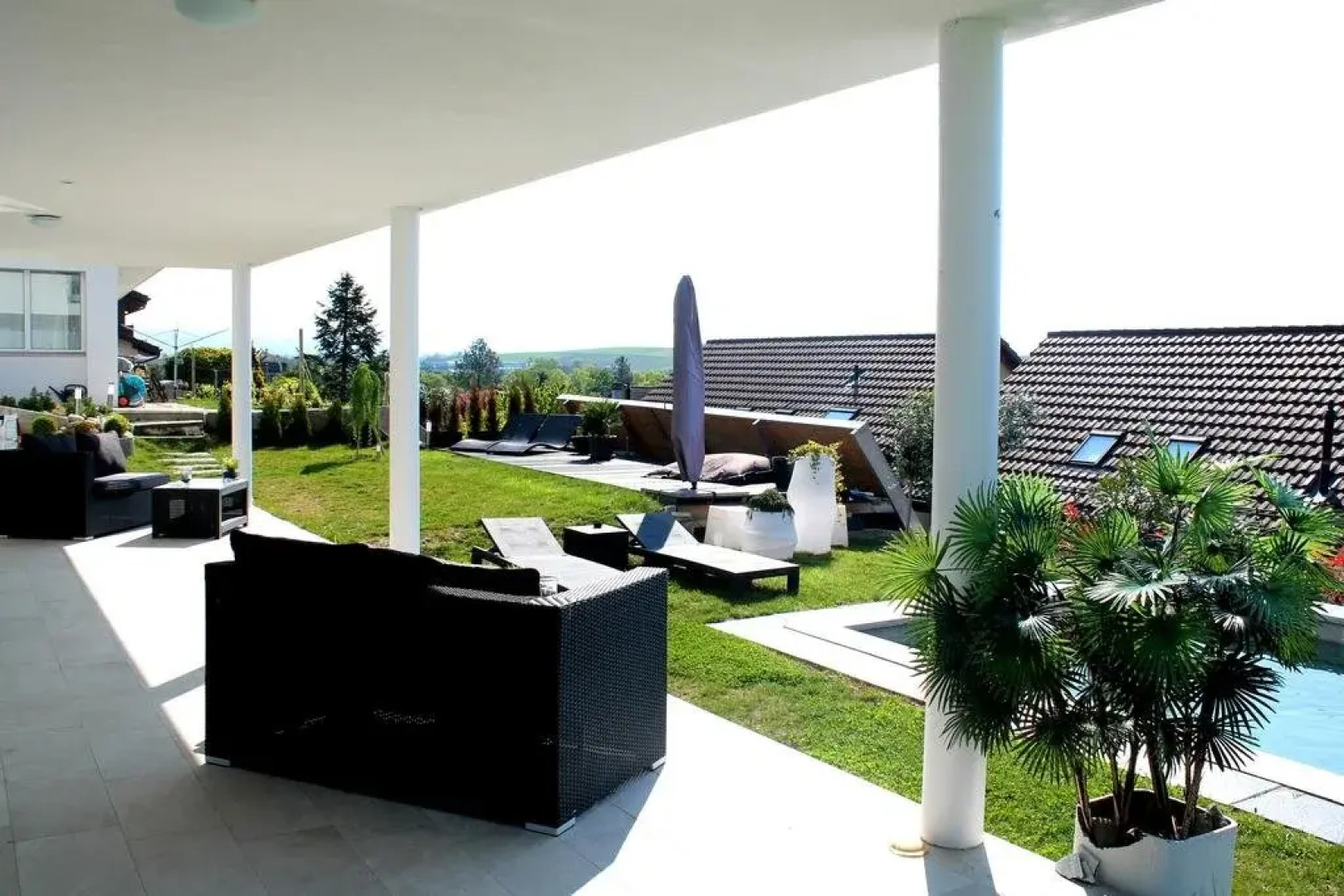 Four Seasons Lake GuestHouse