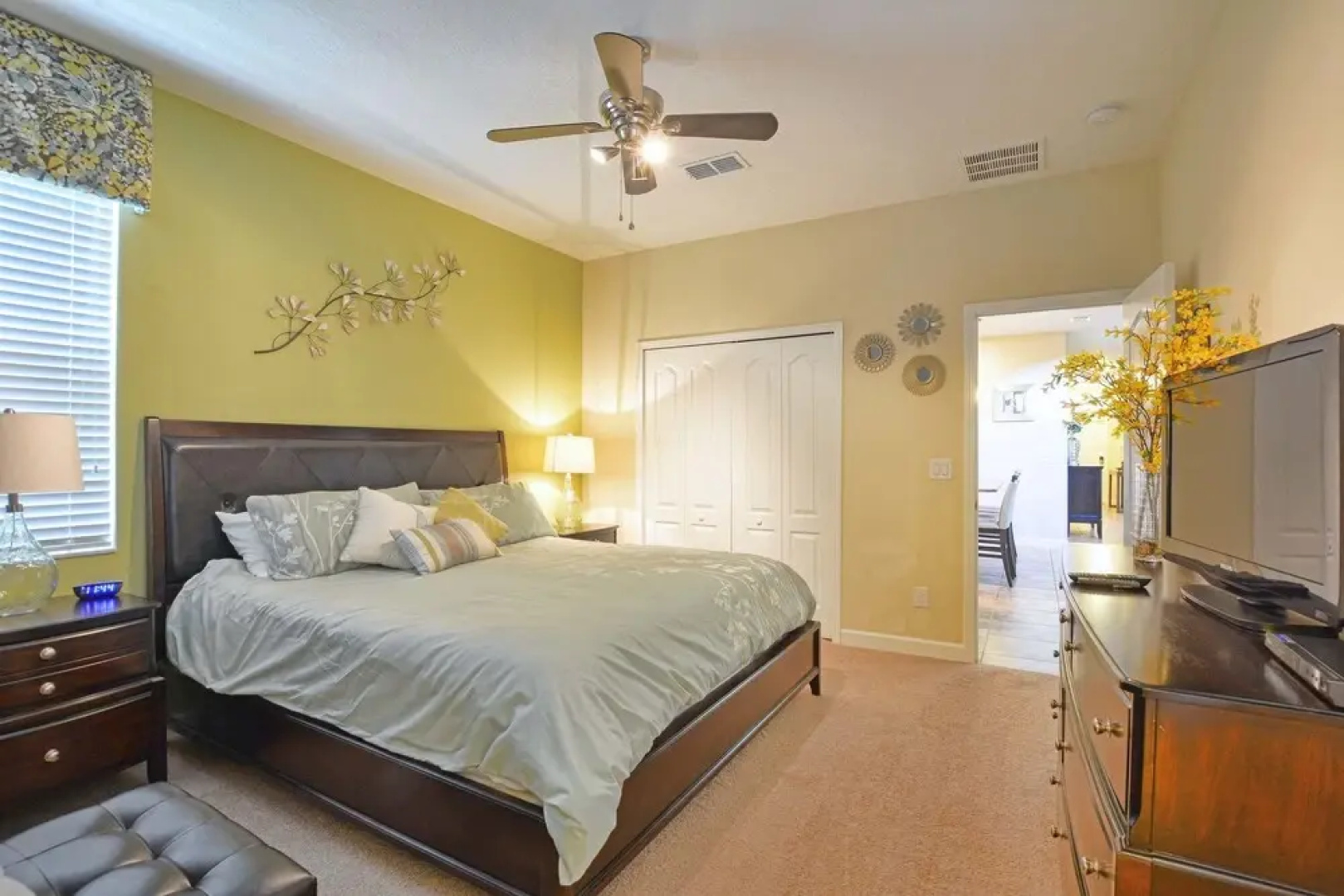 Paradise Palms 8945