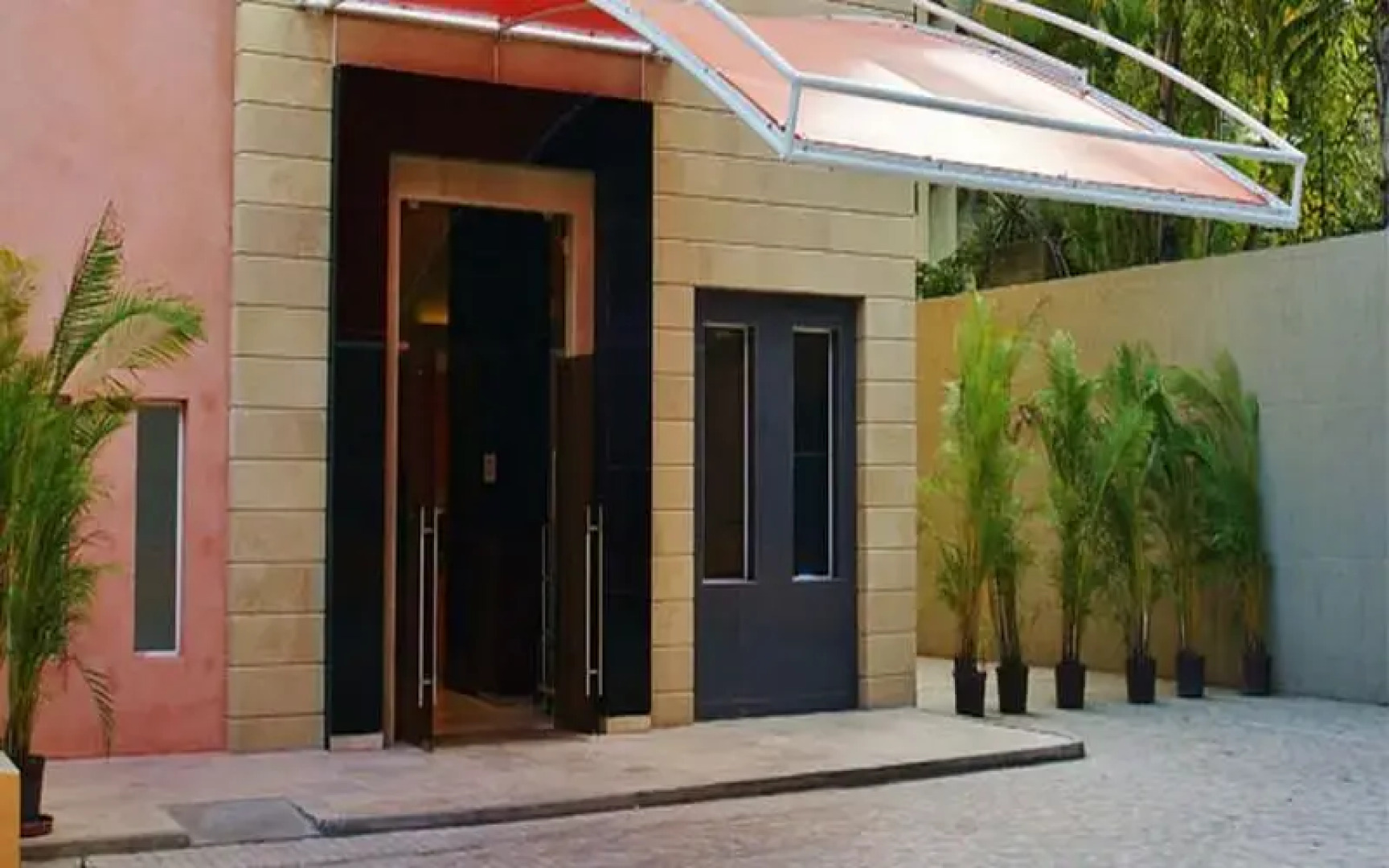 Altamira Village Hotel & Suites