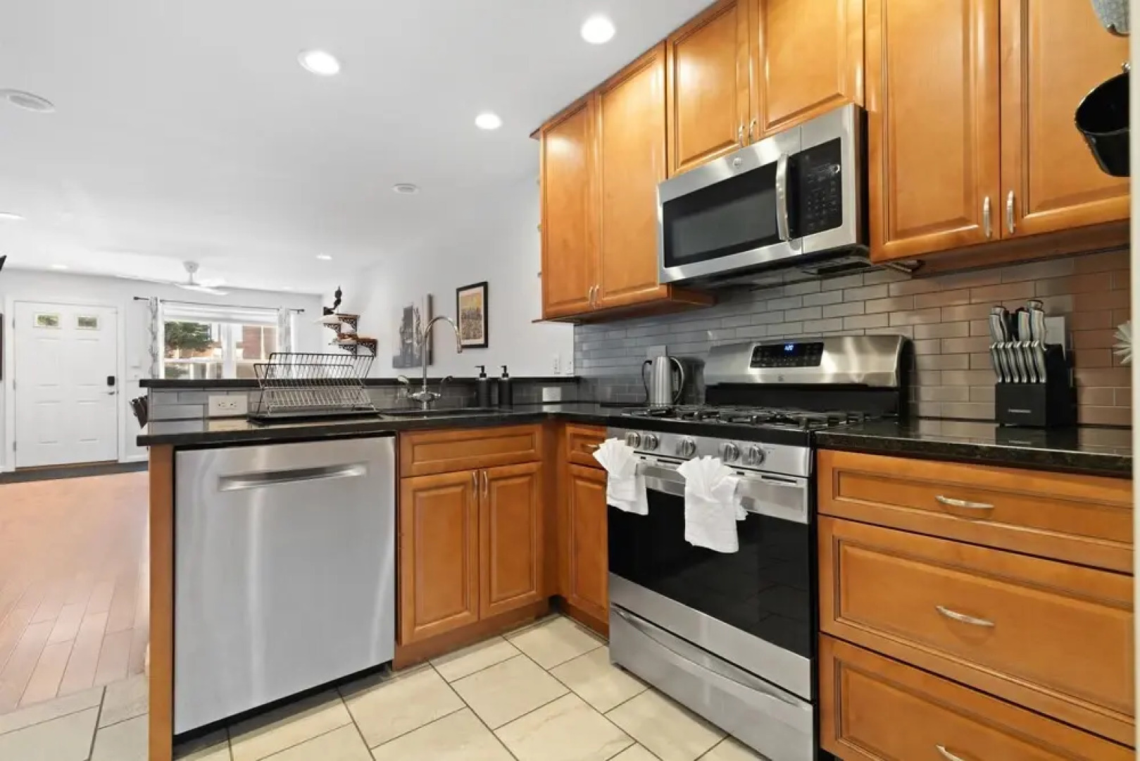 Entire 2-br Townhome Mins From Del Ray Old Town