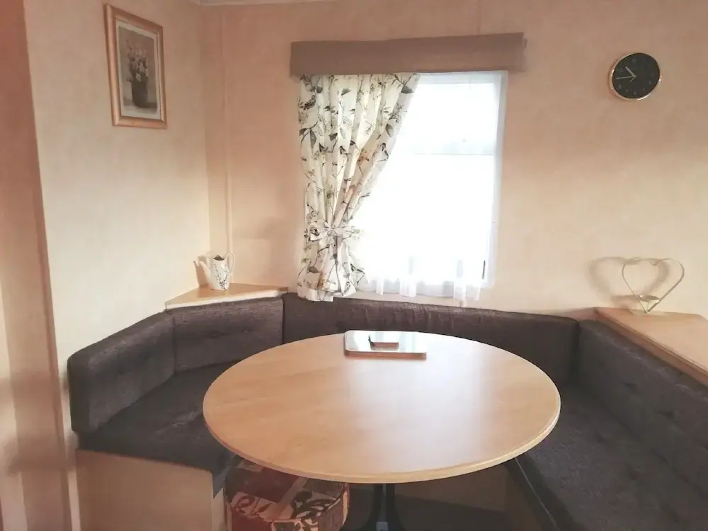 "home2home" Sleeps 6. Beautiful Wales