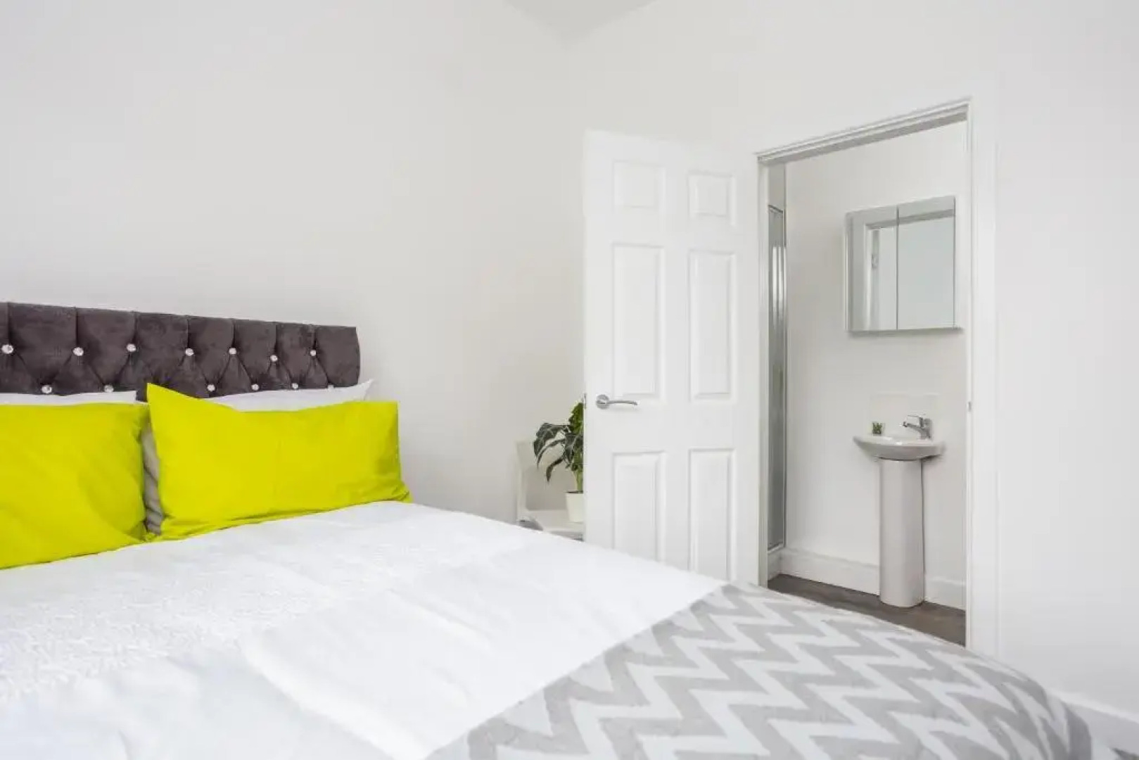 Whole house in centre of Town Ideal for Contractors and Professionals