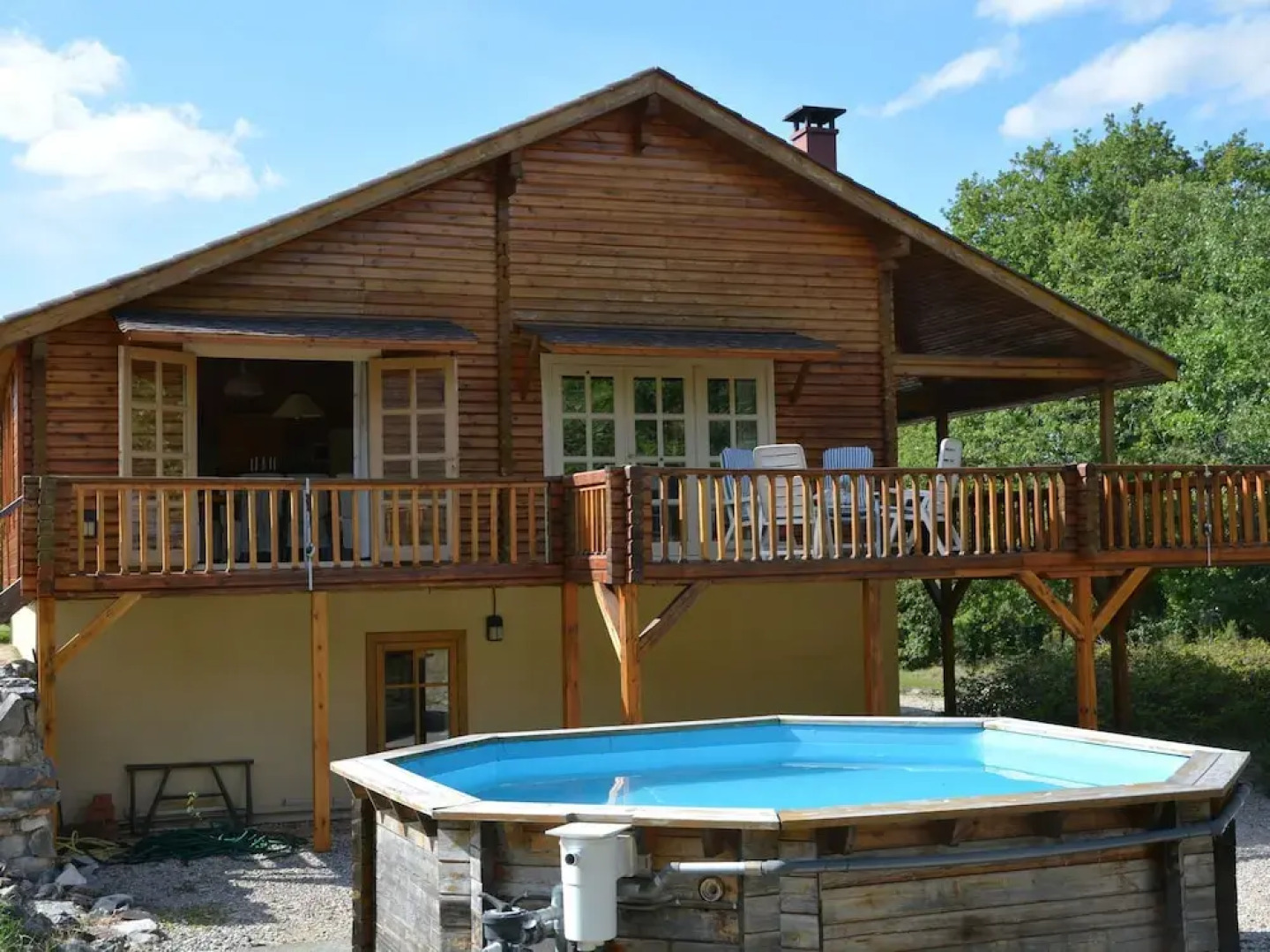 Chalet With Pool in Quiet Rural Setting, Near Regional Park in the Lot