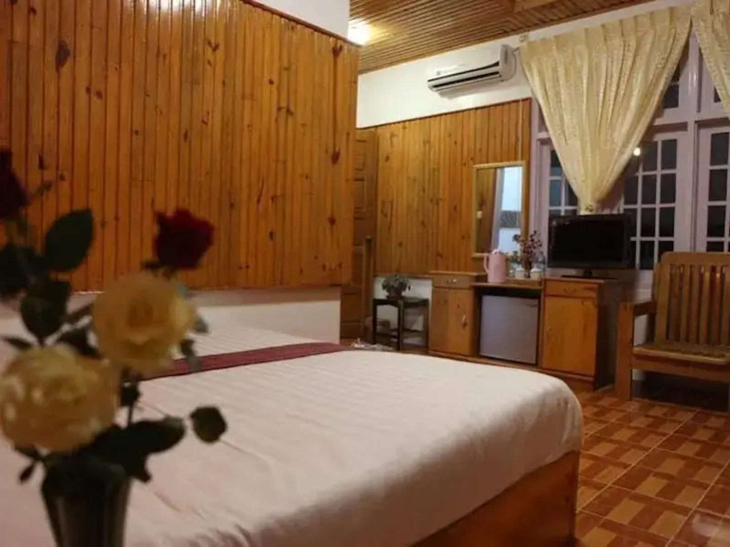 Pine Breeze Hotel