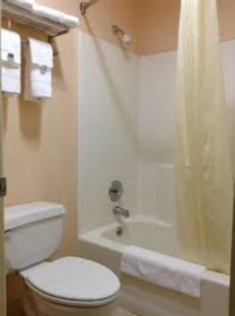 Econo Lodge Inn & Suites San Antonio near Frost Bank Center