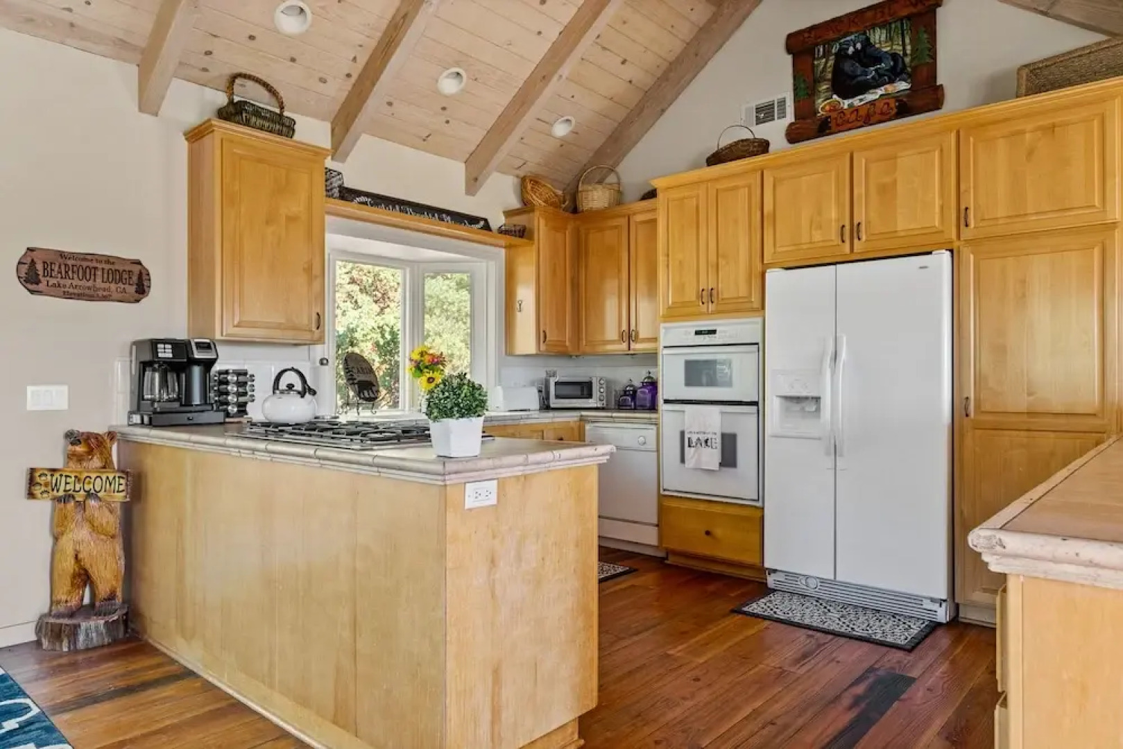 Bearfoot Lodge Near Hiking & Skiing!