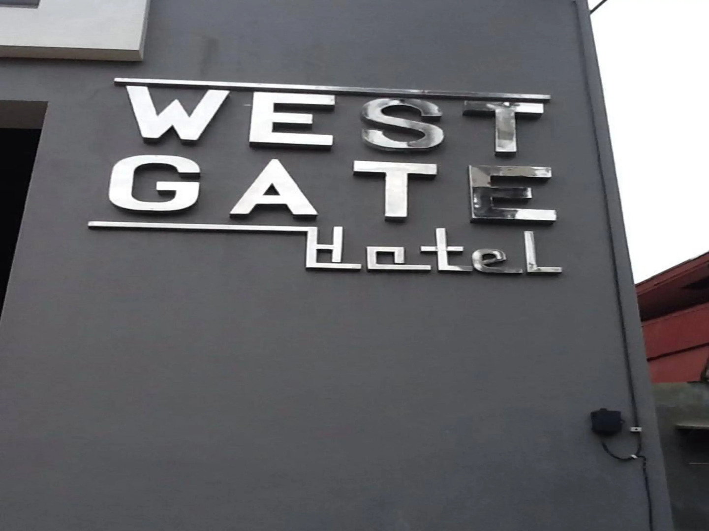 West Gate Hotel