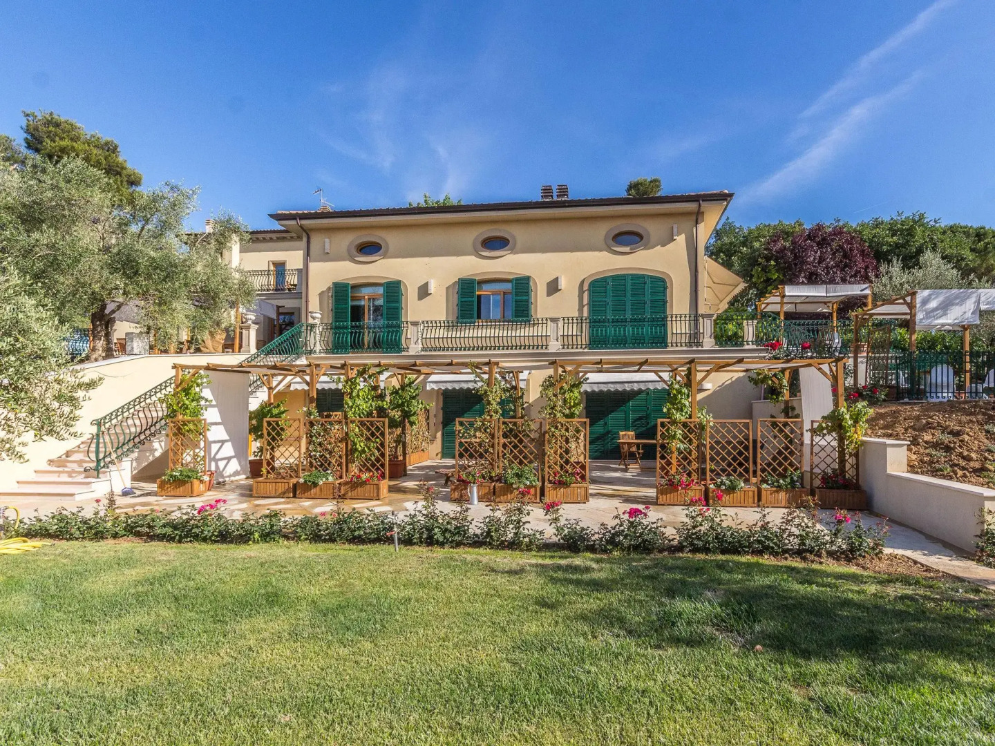 Luxury Mansion in Mondavio with Swimming Pool