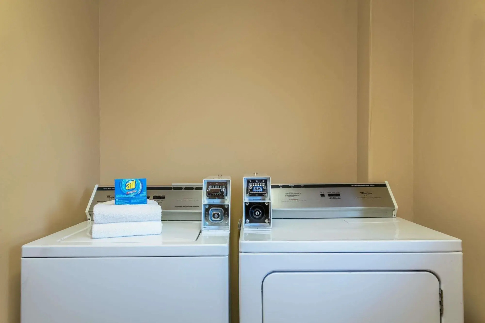 Saffron Inn & Suites