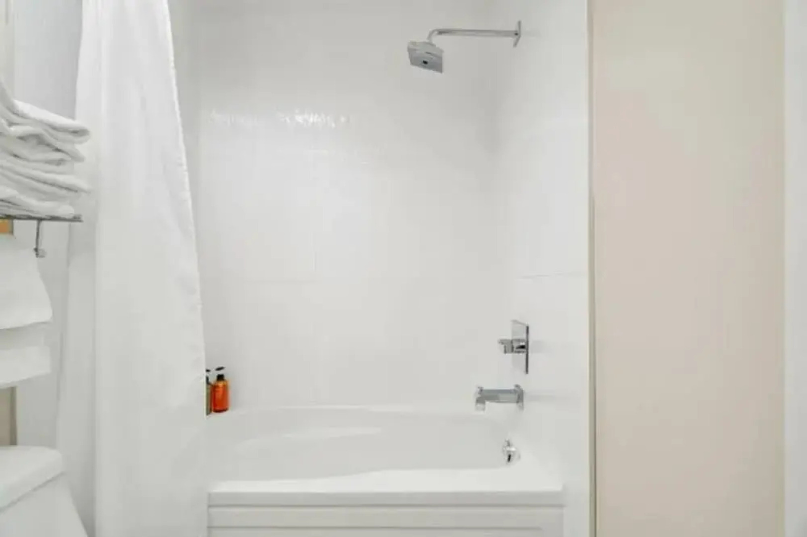 Harrison Lake Pets Welcome 3BR Suite