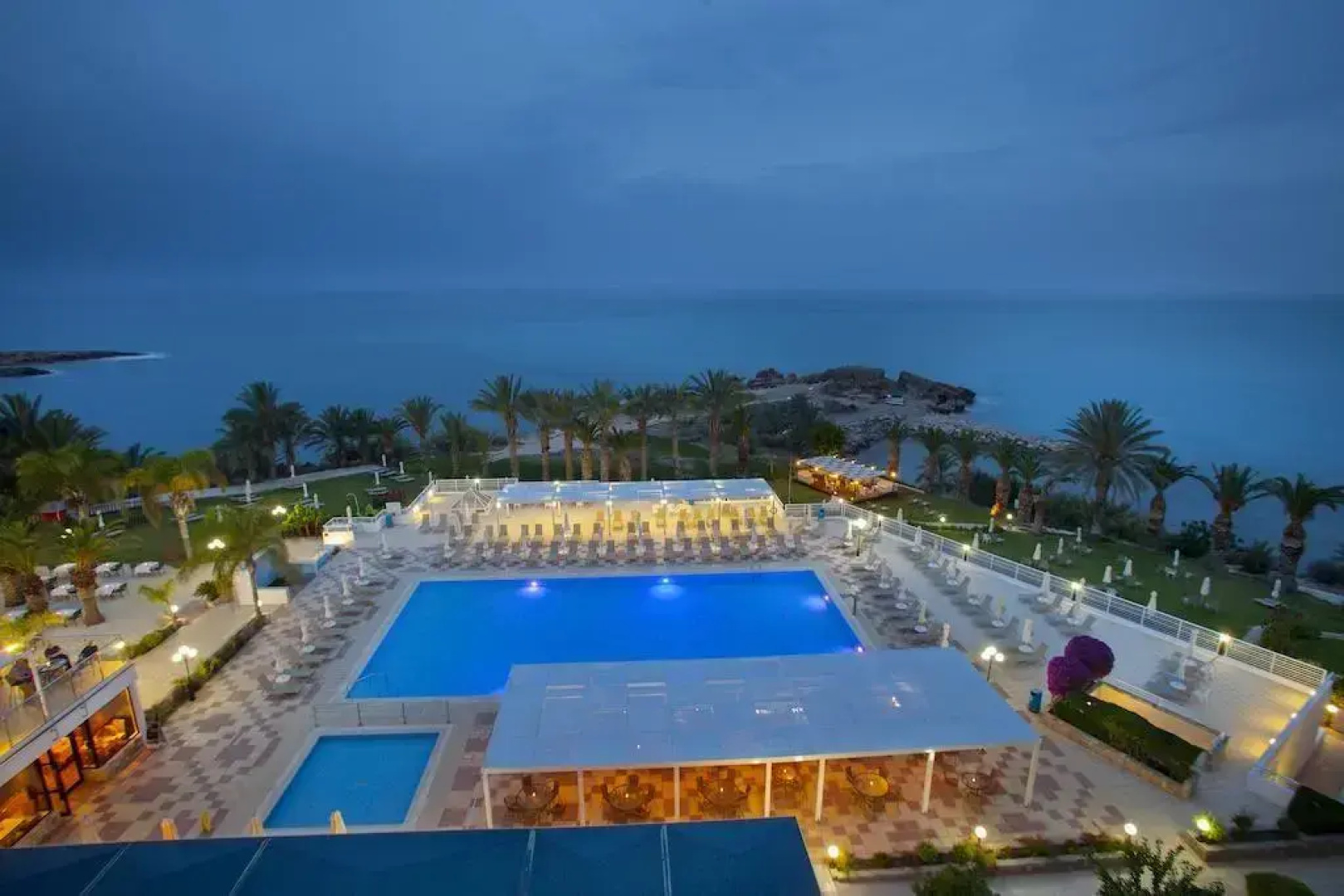 Queen's Bay Hotel