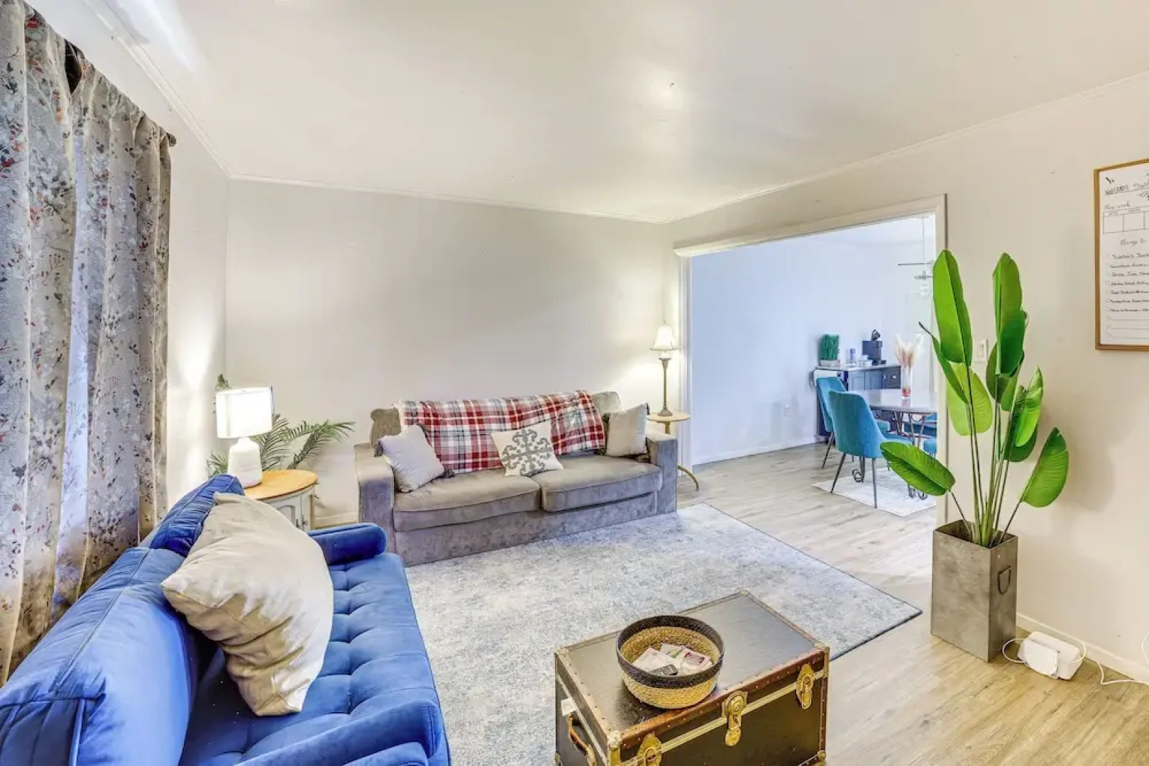 Chic Farmhouse, 3Mi to Lake-pet Friendly & Golfing