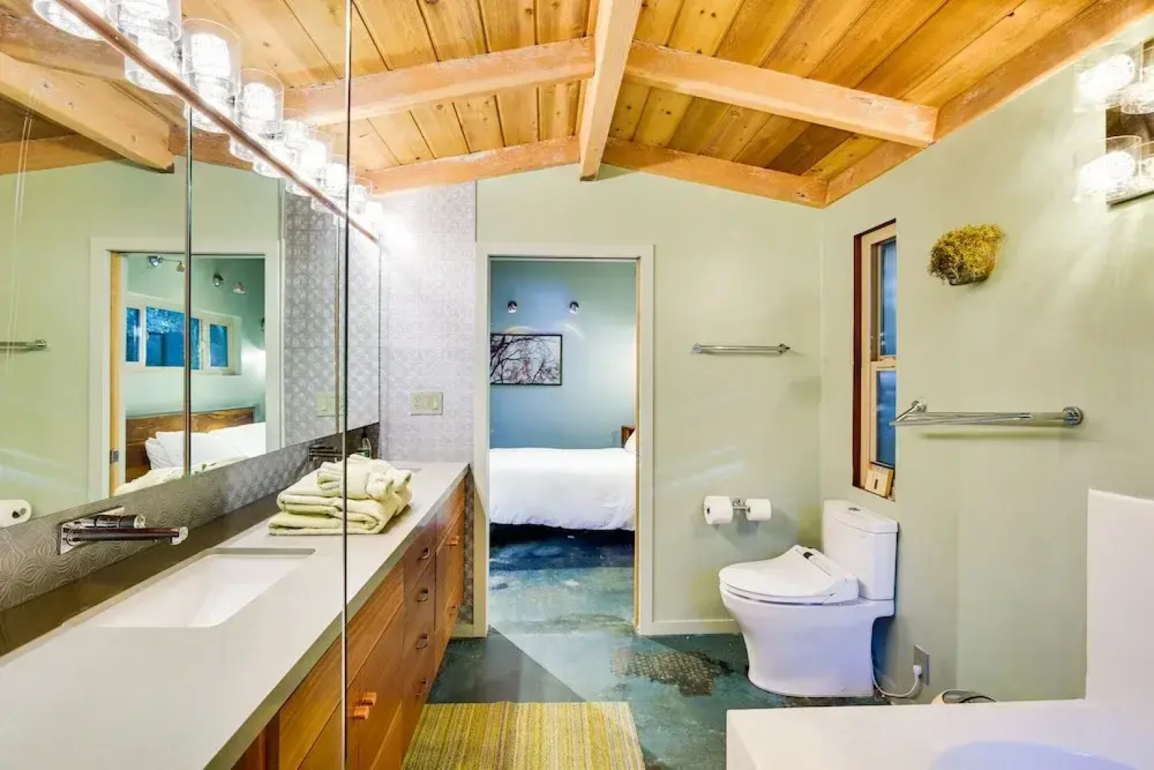 Inviting Vista Home With Pool: 10 Mi to Oceanside!