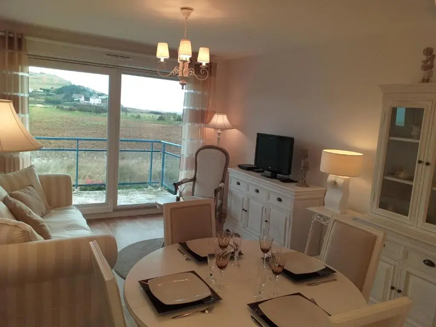 Appartement cosy, avec balcon, vue mer, 200m plage, wifi, 5 personnes, Criel sur mer