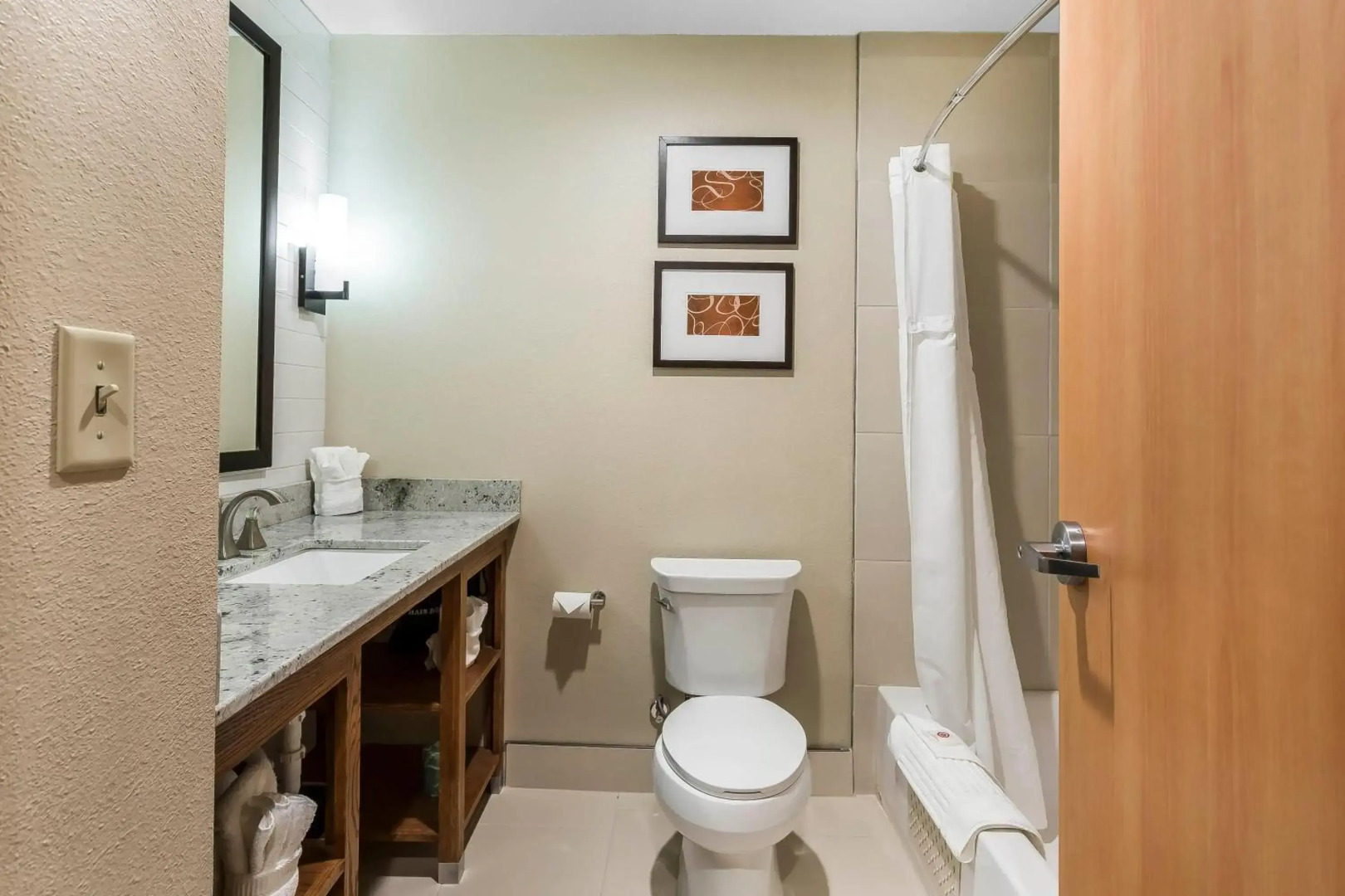 Comfort Suites University