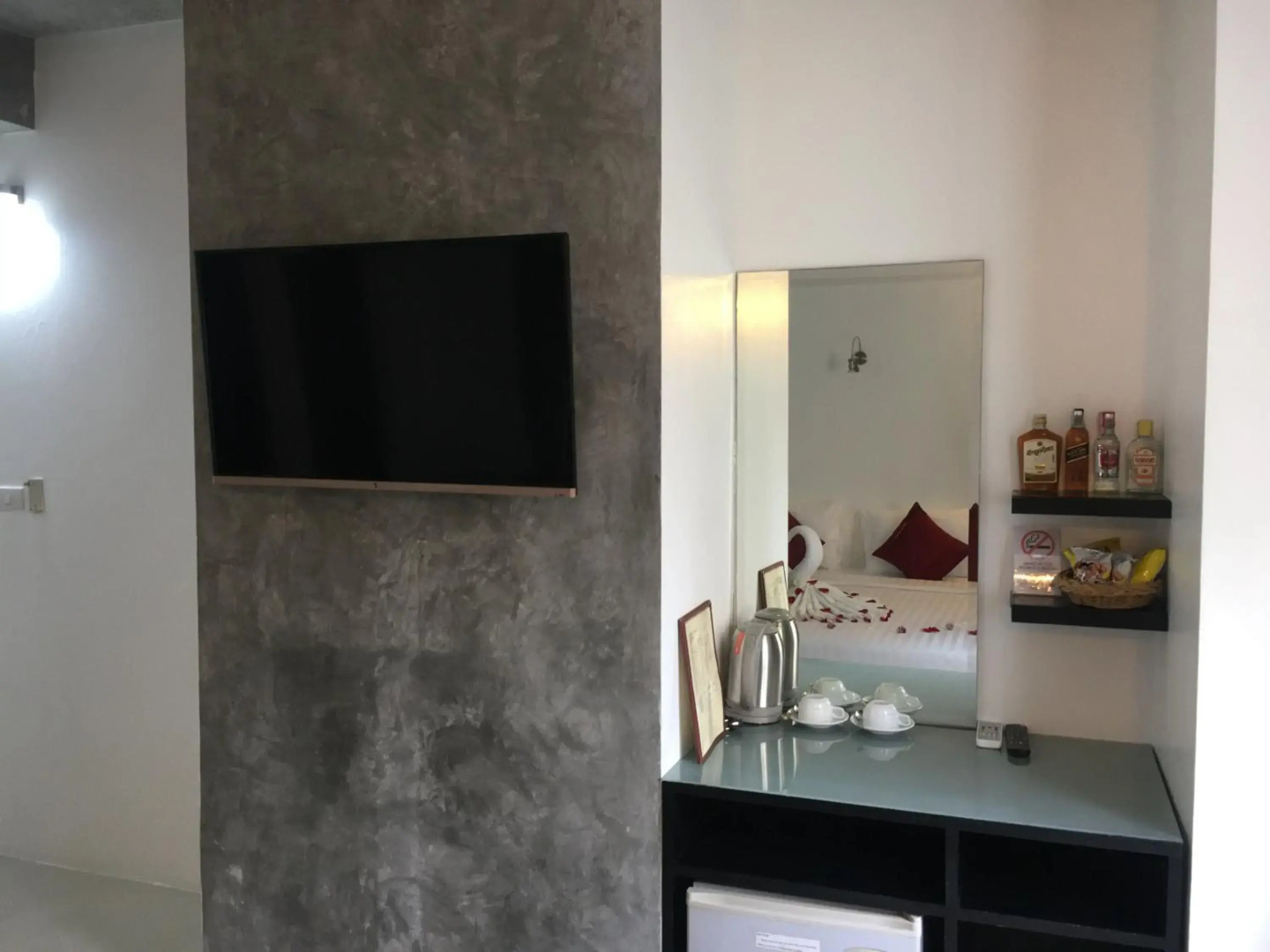 The Front Hotel and Apartment