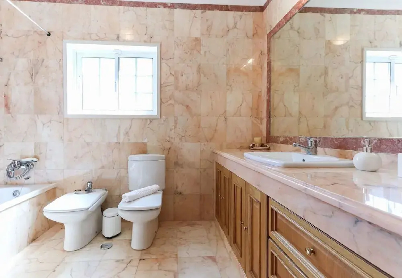 Caparica Beach Villa by Homing