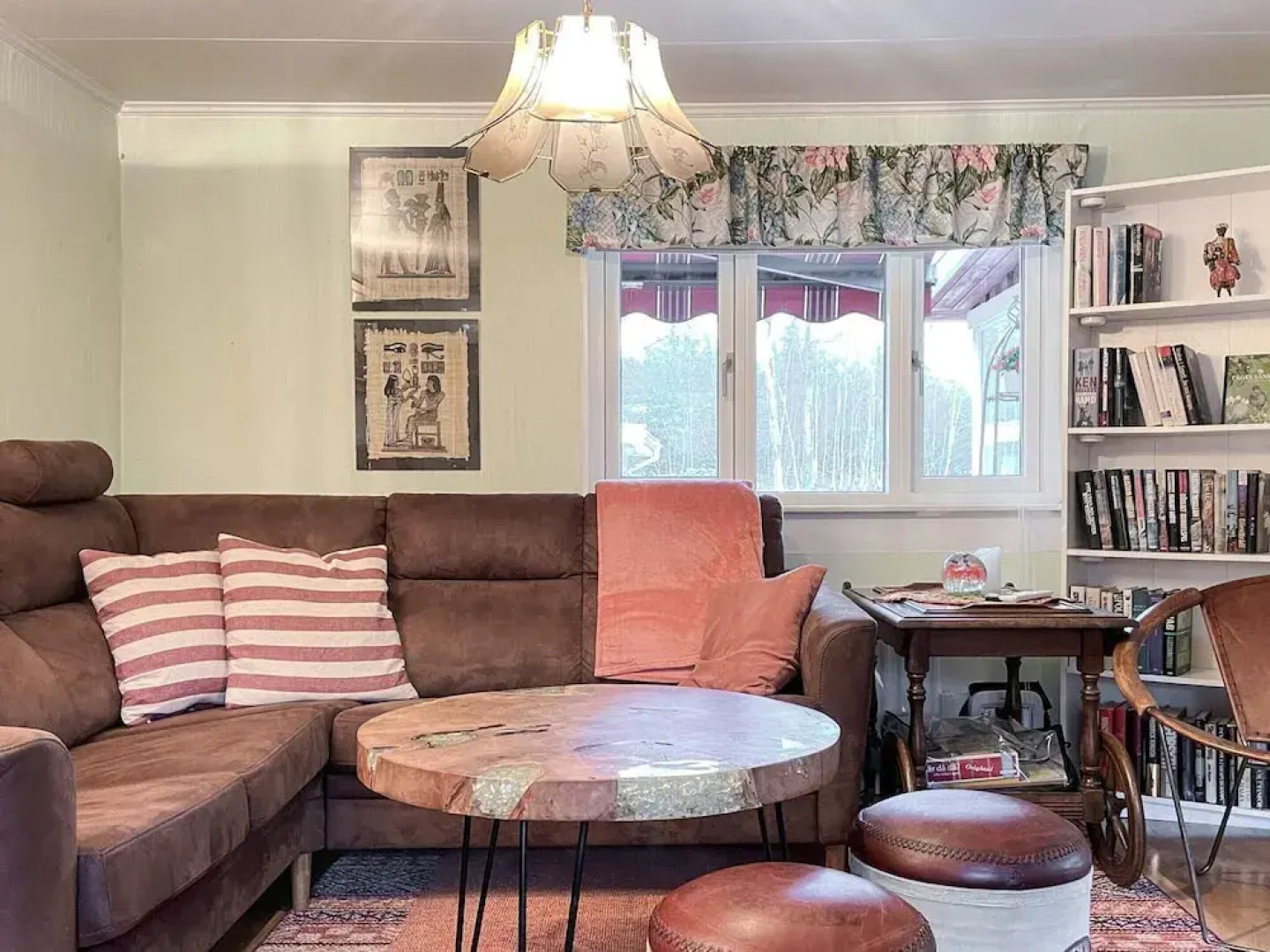 Serene Lakehouse With Rowing Boat