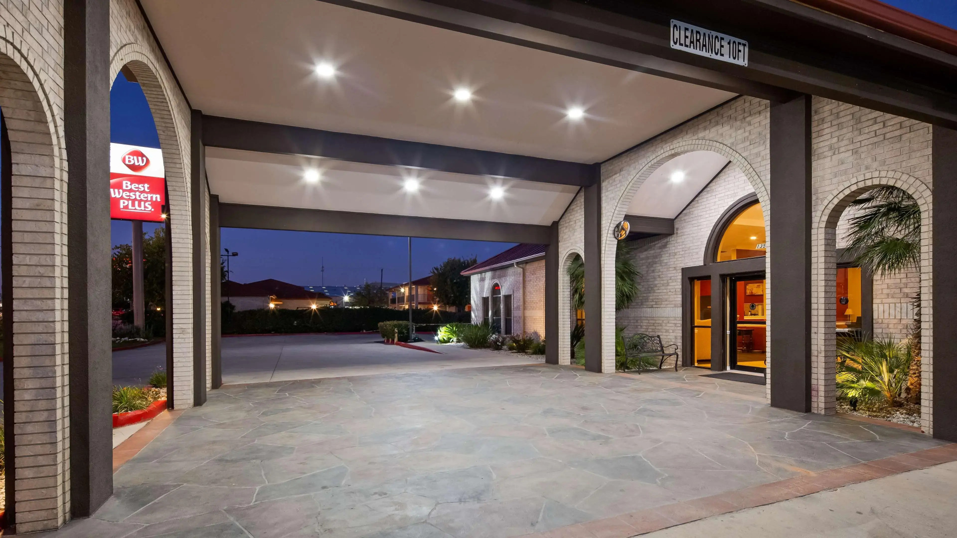 SureStay Plus by Best Western San Antonio Fiesta Inn