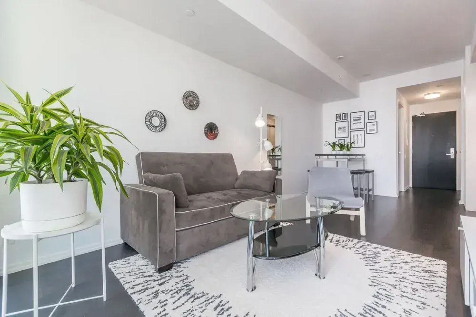 Noel Suites- Peter and Richmond St West