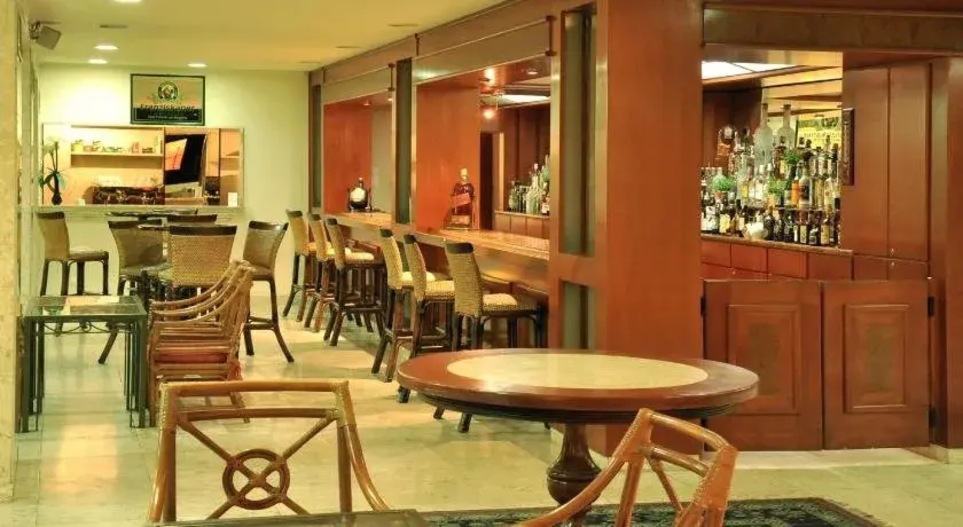 Radio Hotel Resort & Convention