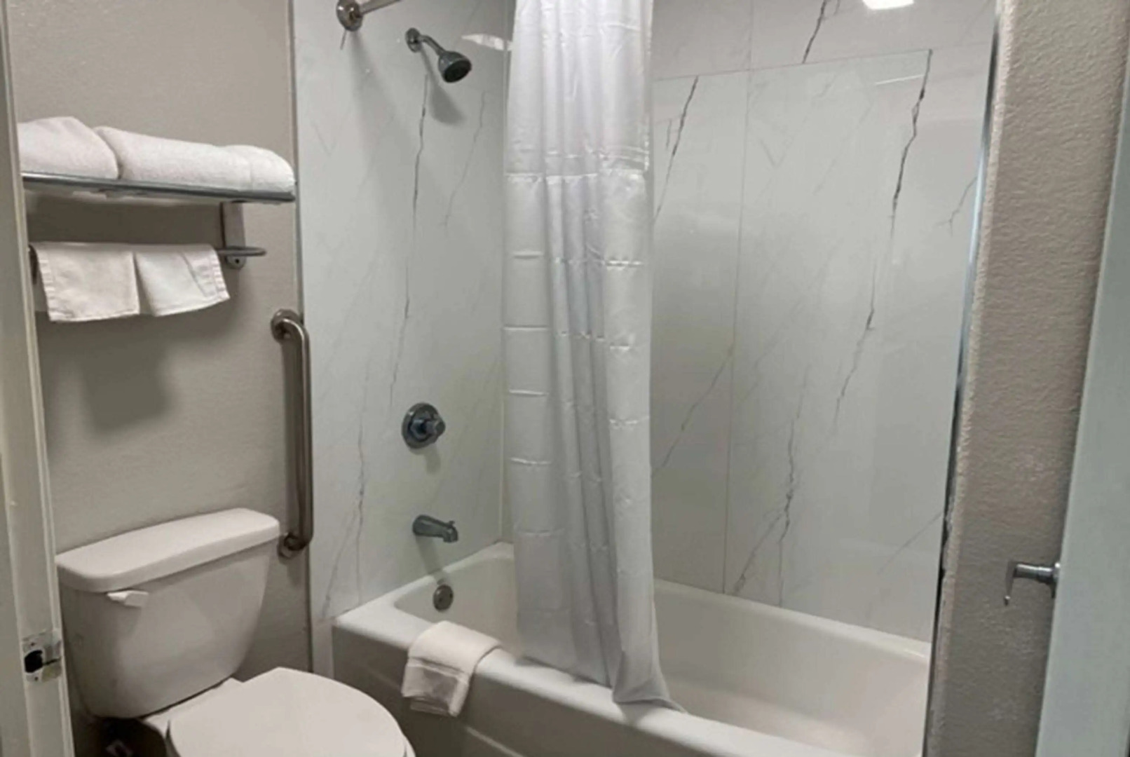 Super 8 by Wyndham Mont Belvieu/Baytown East