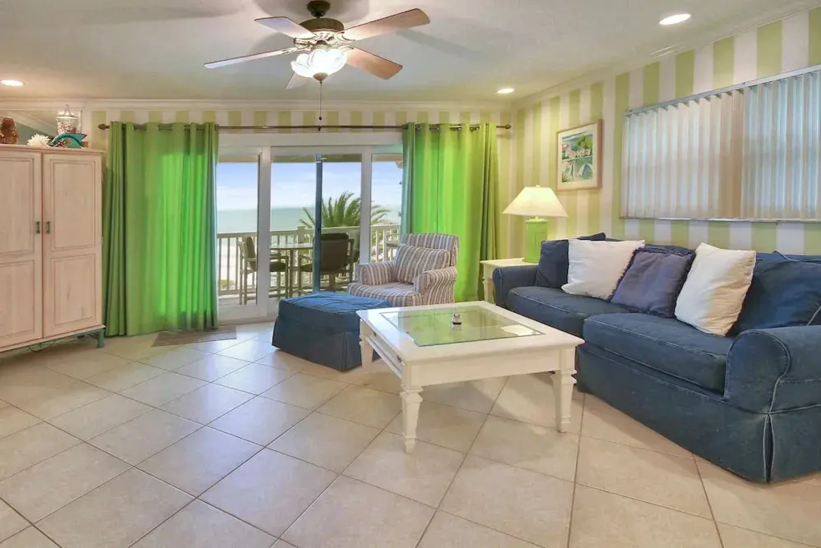 Sunset Villas 4 Awesome Views/2 Balconies/pool/deck/bbq!