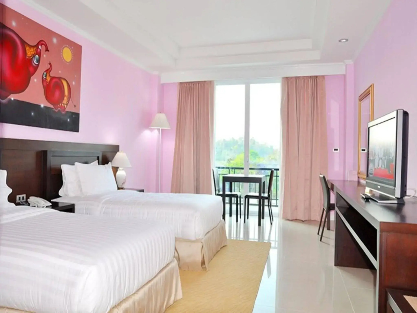 La Vie En Rose Hotel