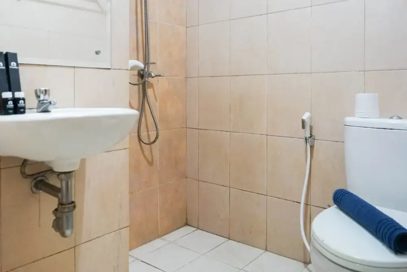 Comfy Studio Apartment at Margonda Residence 2 By Travelio