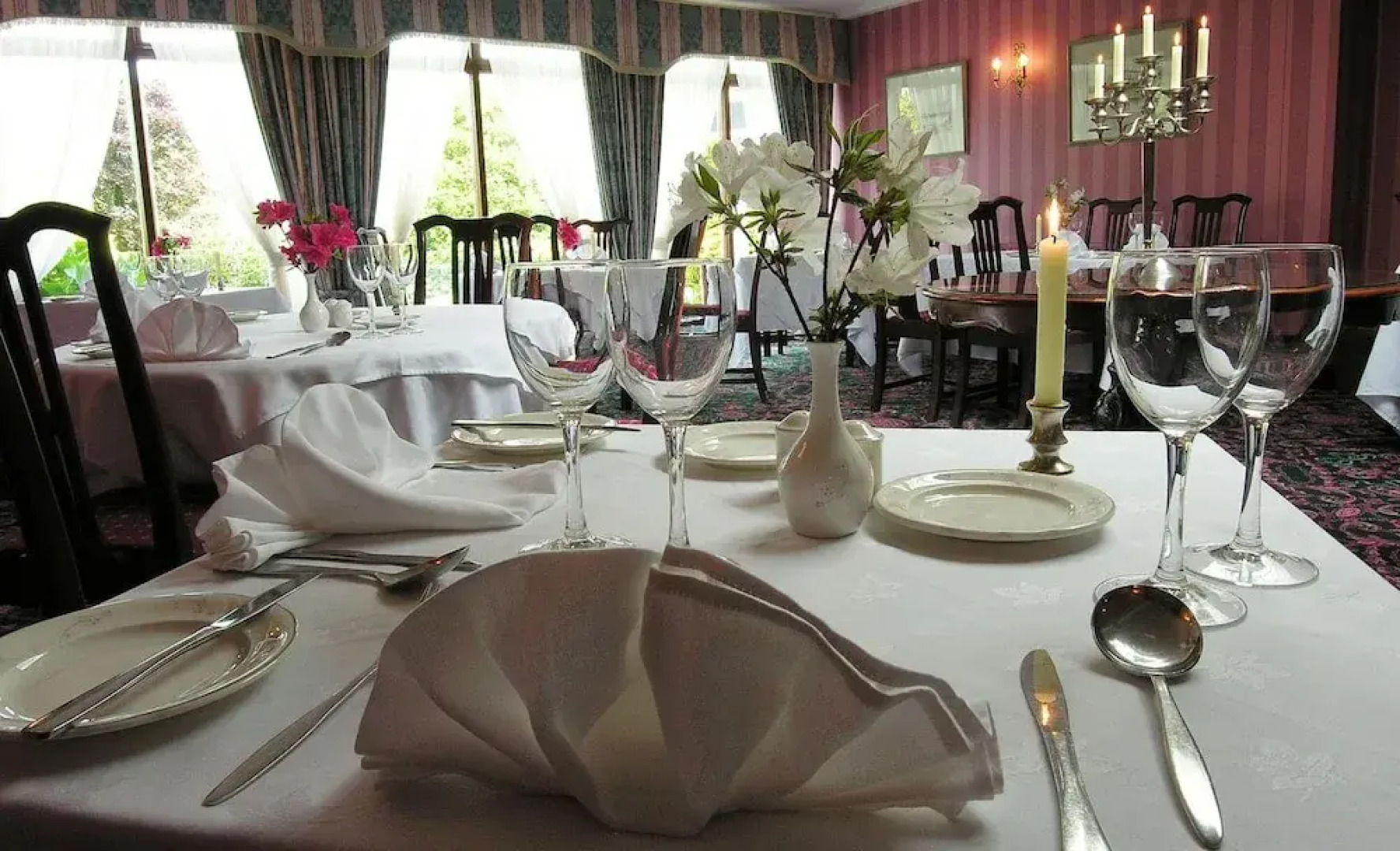 Ross Lake House Hotel