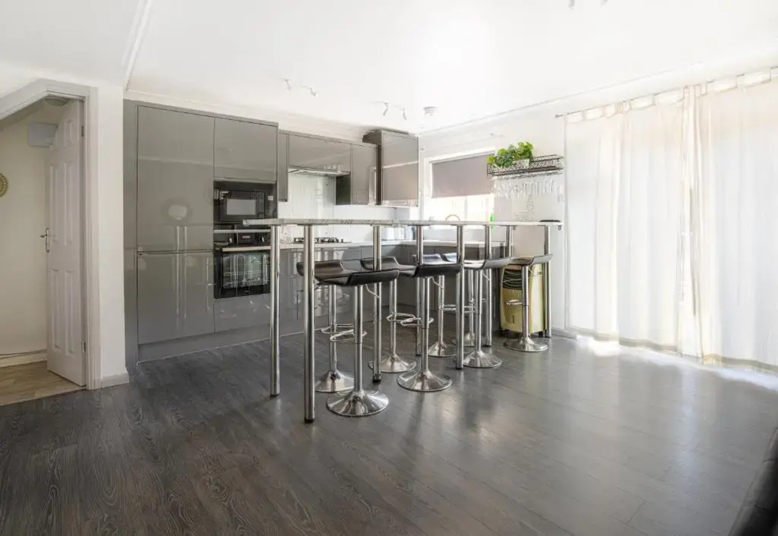 Family Holiday Home With Hot Tub Sleeps 8